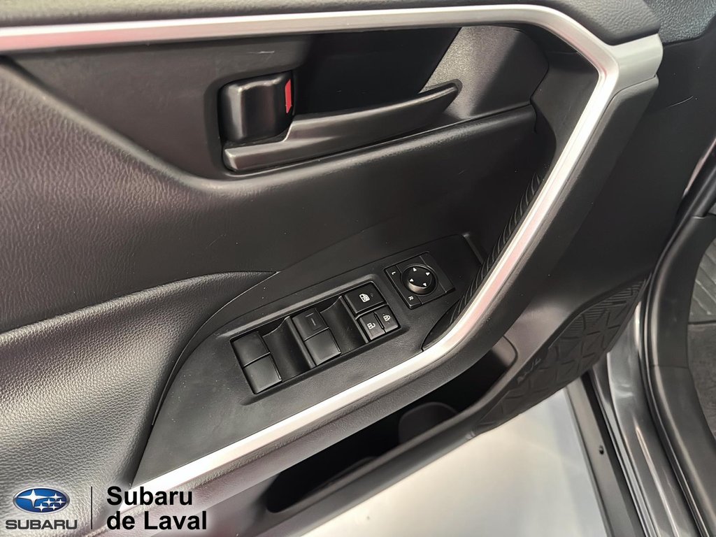 Toyota RAV4 LE 2023 à Laval, Québec - 11 - w1024h768px