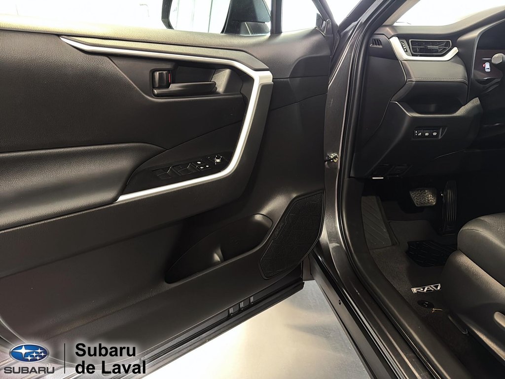 Toyota RAV4 LE 2023 à Laval, Québec - 12 - w1024h768px