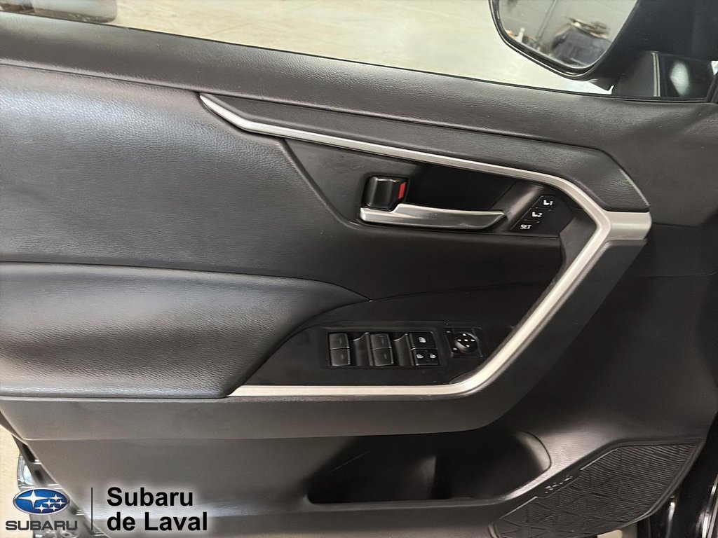 Toyota RAV4 XLE 2023 à Laval, Québec - 11 - w1024h768px