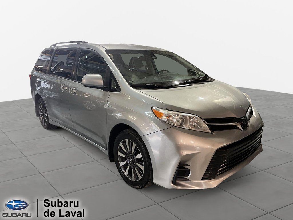 2019 Toyota Sienna LE in Terrebonne, Quebec - 3 - w1024h768px