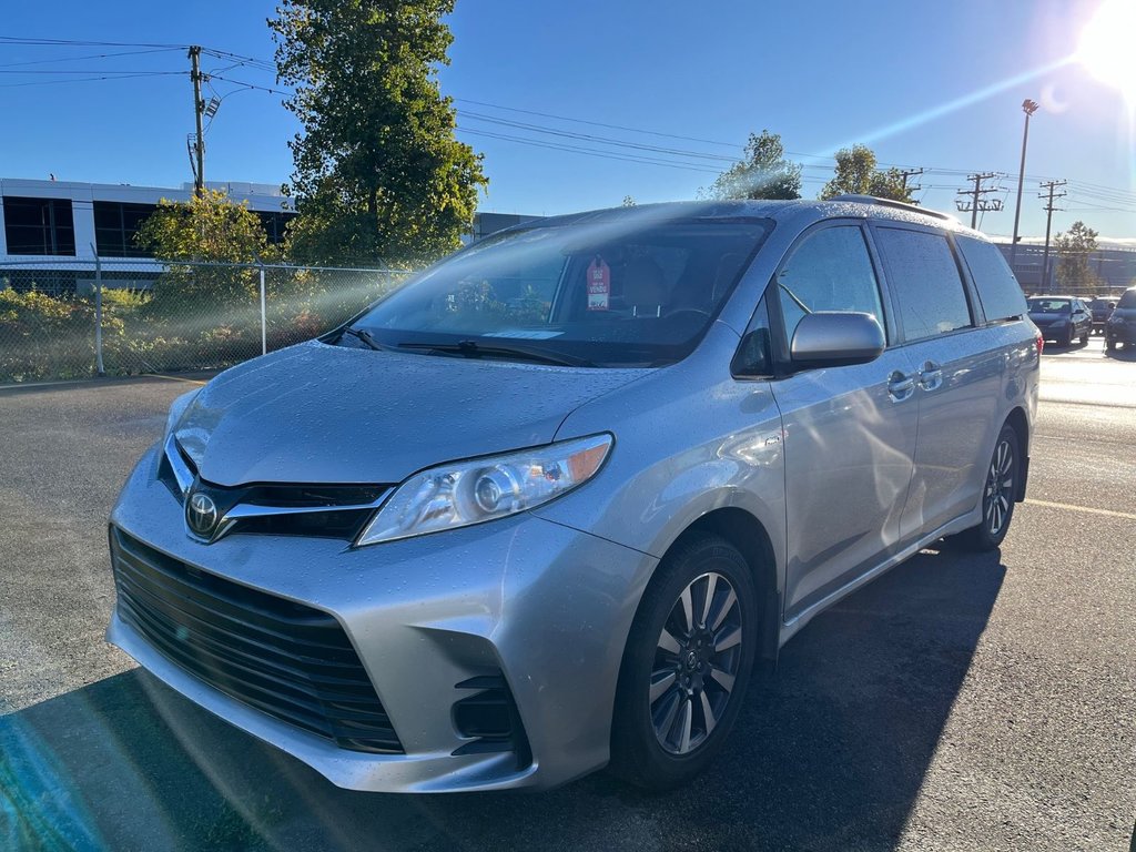 2019 Toyota Sienna LE in Laval, Quebec - 1 - w1024h768px