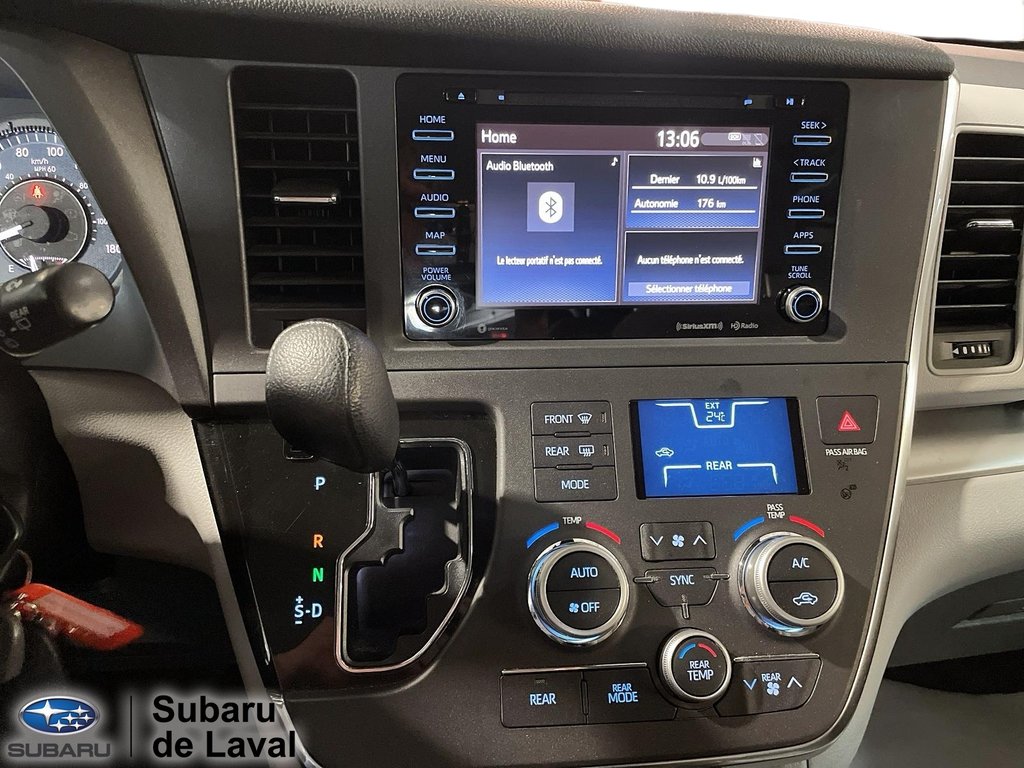 2019 Toyota Sienna LE in Terrebonne, Quebec - 16 - w1024h768px