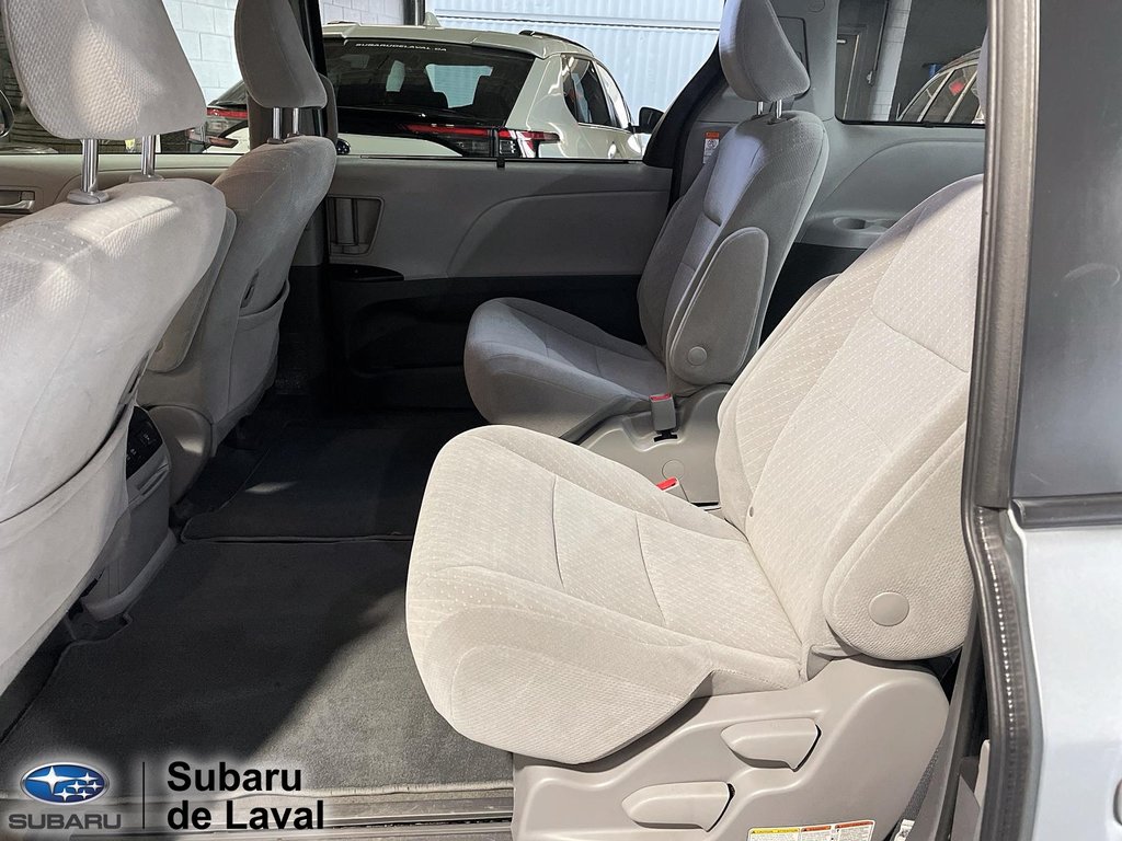 2019 Toyota Sienna LE in Terrebonne, Quebec - 11 - w1024h768px