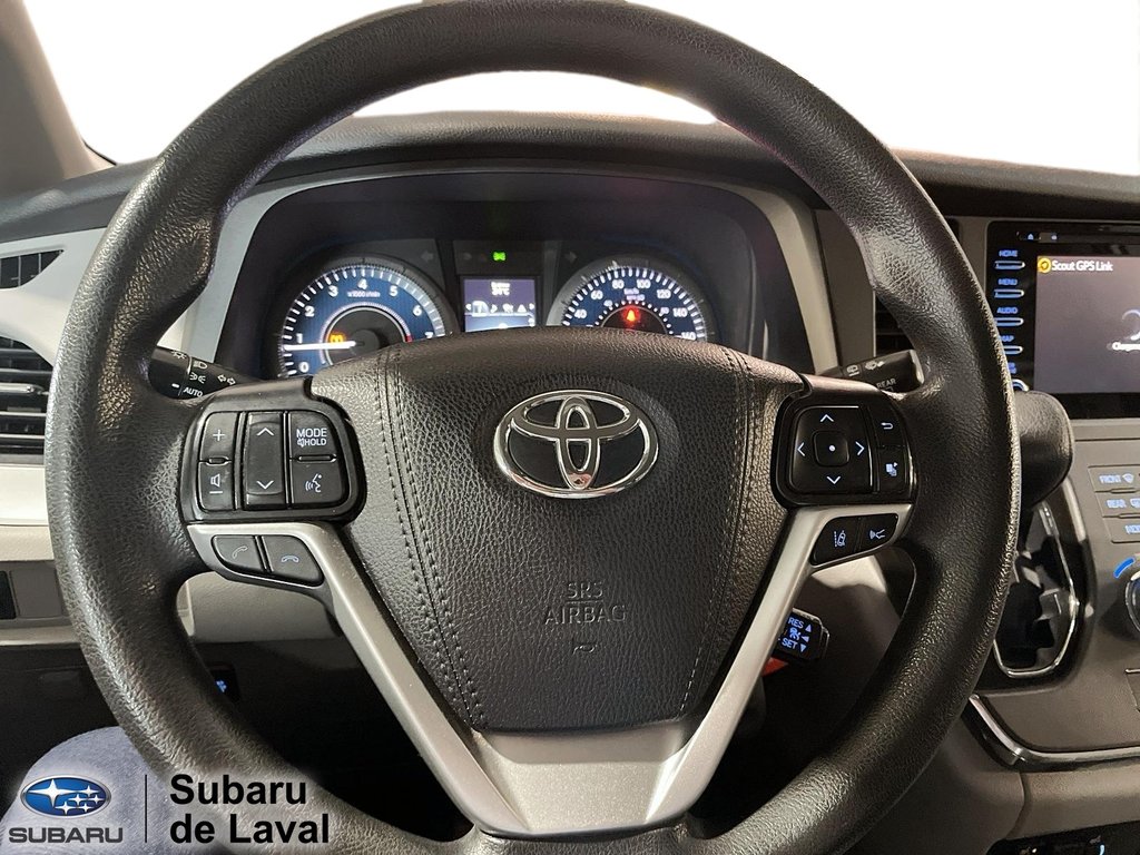 2019 Toyota Sienna LE in Terrebonne, Quebec - 19 - w1024h768px