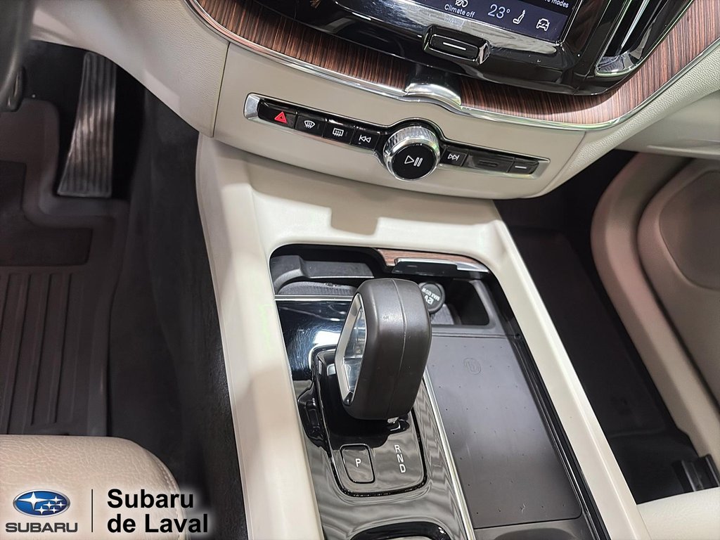 2022 Volvo XC60 Momentum in Laval, Quebec - 16 - w1024h768px