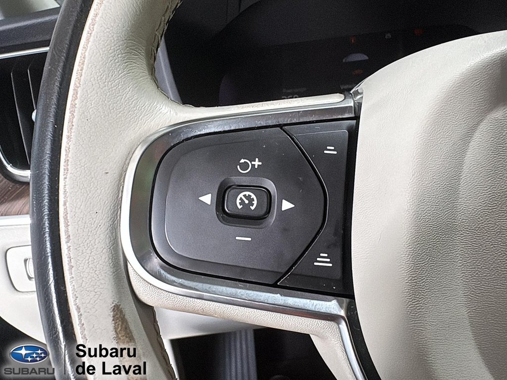 2022 Volvo XC60 Momentum in Laval, Quebec - 19 - w1024h768px