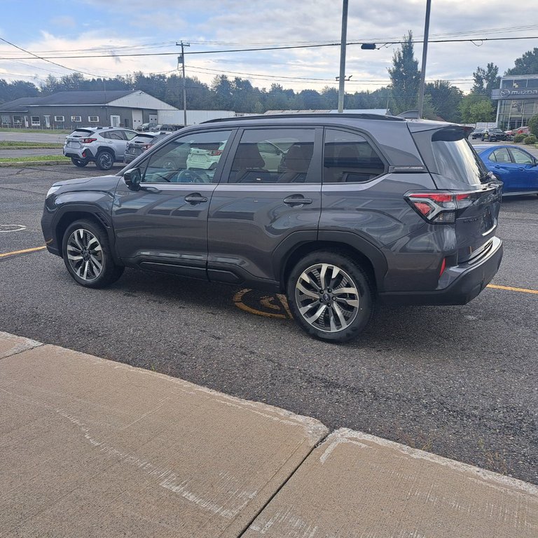 Subaru Forester e-BOXER Hybrid Premier 2025 à Granby, Québec - 2 - w1024h768px