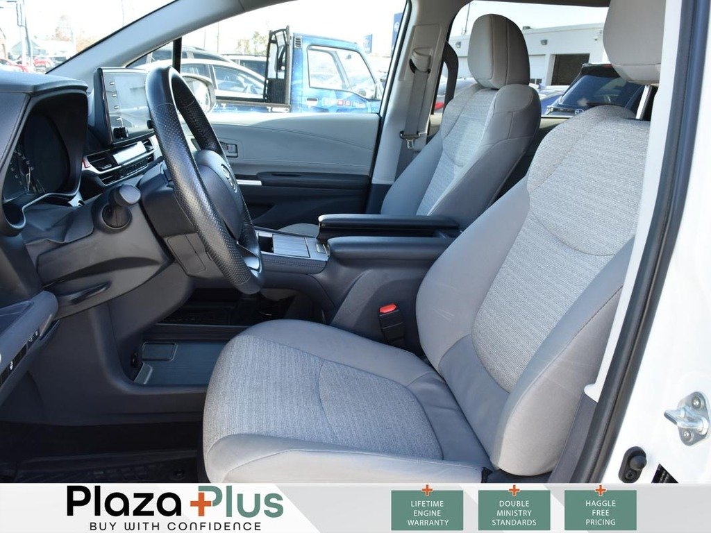 2024 Toyota SIENNA LE-6