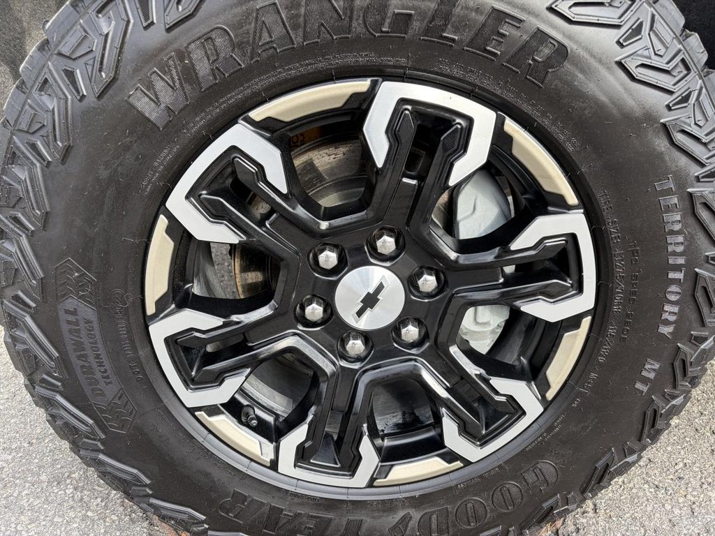 2023 Chevrolet Silverado 1500 ZR2 in Saint-Jérôme, Quebec - 6 - w1024h768px