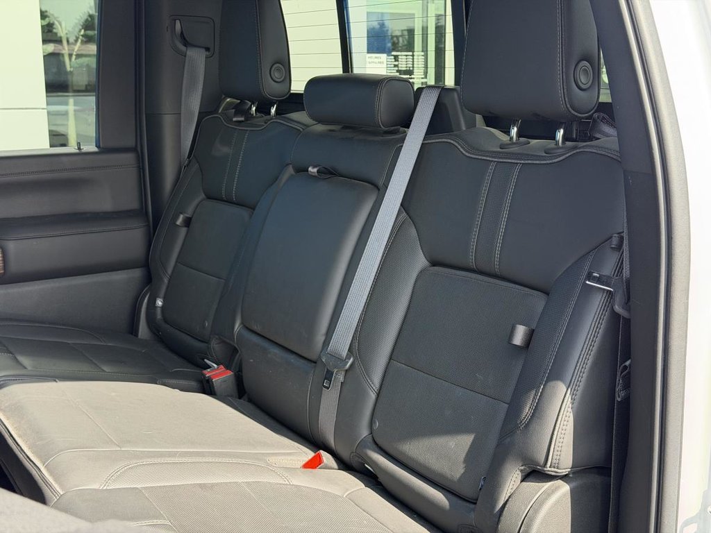 Chevrolet Silverado 3500HD 4WD Crew Cab Long Box High Country 2020 à Charlemagne, Québec - 9 - w1024h768px