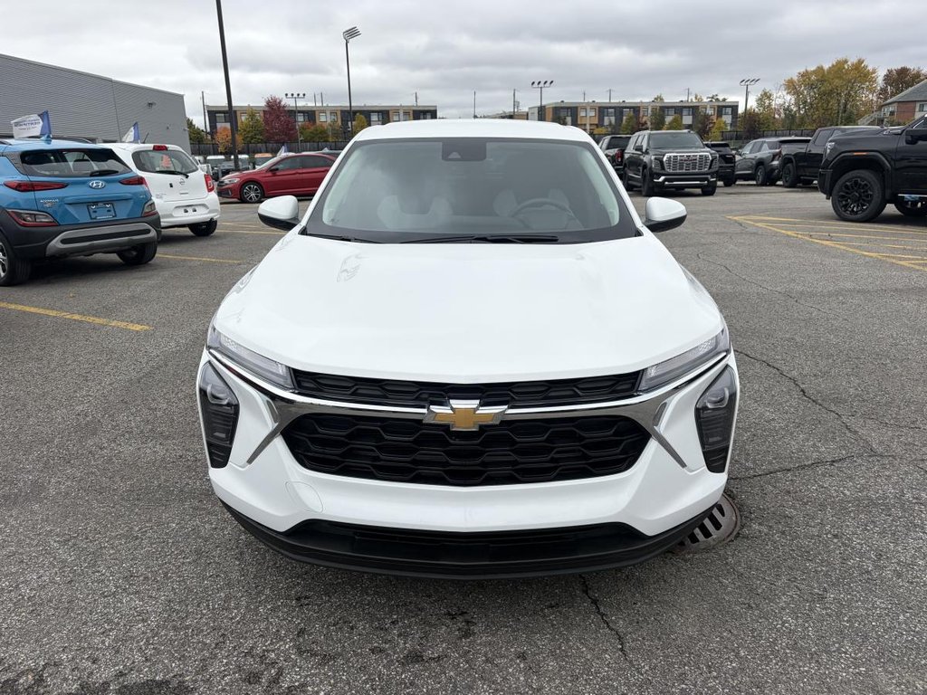 Chevrolet Trax LS 2025 à Saint-Jérôme, Québec - 2 - w1024h768px