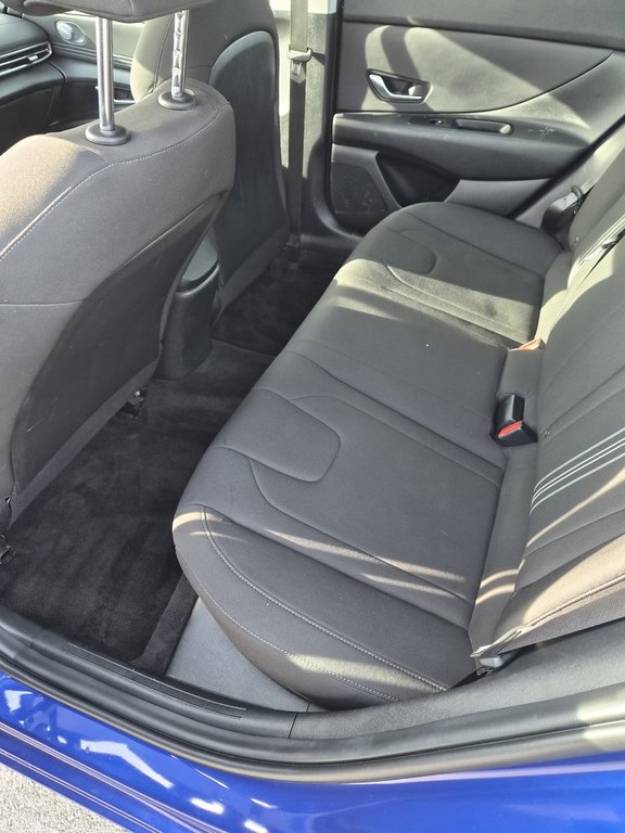 2023 Hyundai Elantra Preferred in Saint-Jérôme, Quebec - 8 - w1024h768px