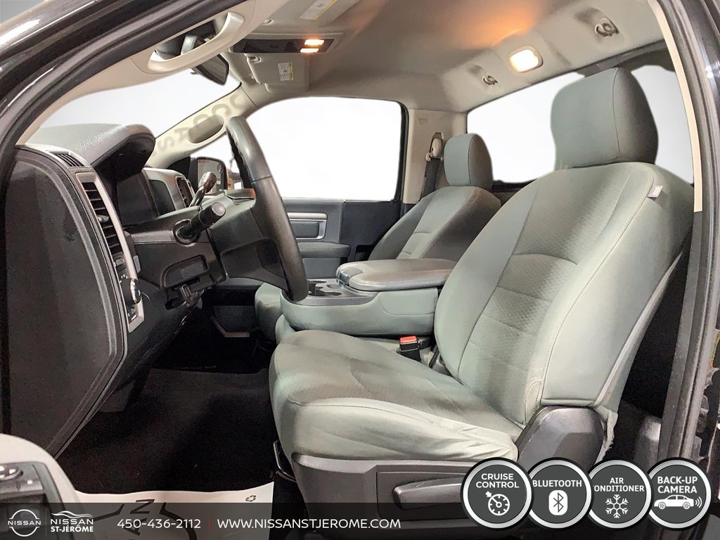2015 Ram 1500 Express 2X4 BOITE 6.5 PIEDS BLACK ON BLACK in Charlemagne, Quebec - 9 - w1024h768px