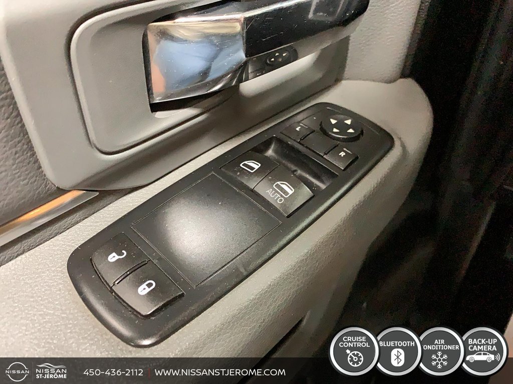 2015 Ram 1500 Express 2X4 BOITE 6.5 PIEDS BLACK ON BLACK in Charlemagne, Quebec - 18 - w1024h768px