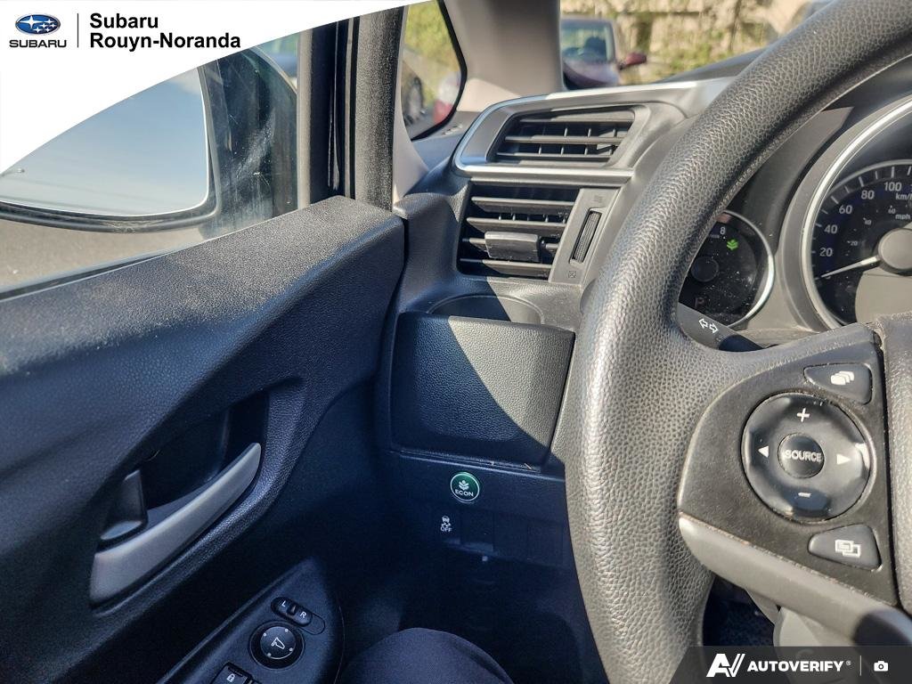 2015 Honda Fit LX in Rouyn-Noranda, Quebec - 7 - w1024h768px