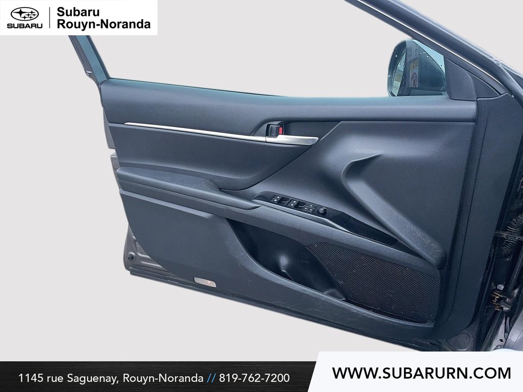 2019 Toyota Cars Camry SE in Rouyn-Noranda, Quebec - 10 - w1024h768px