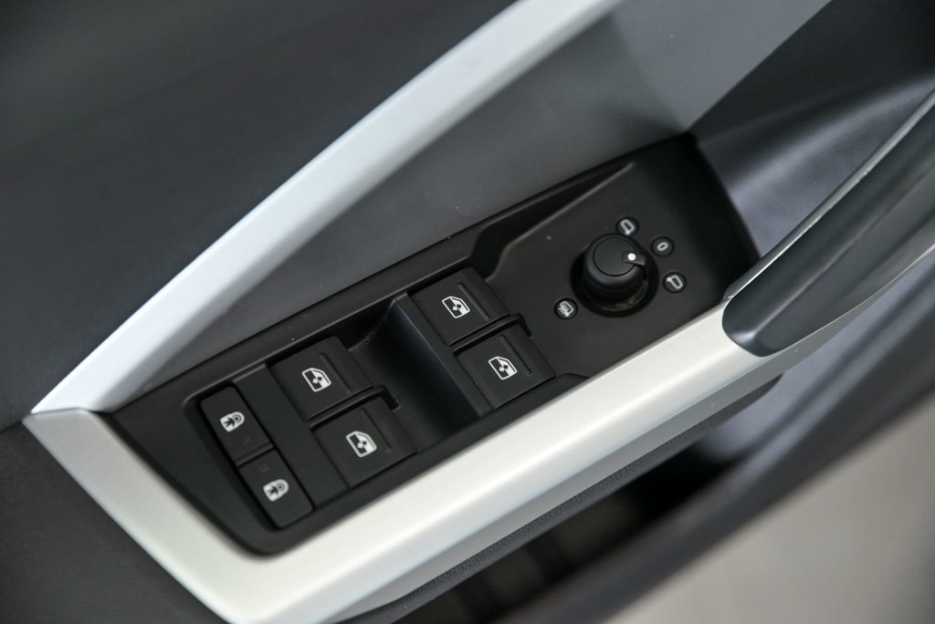 2020 Audi Q3 Komfort AWD Cuir Toit pano Sièges chauffants in Sainte-Julie, Quebec - 8 - w1024h768px