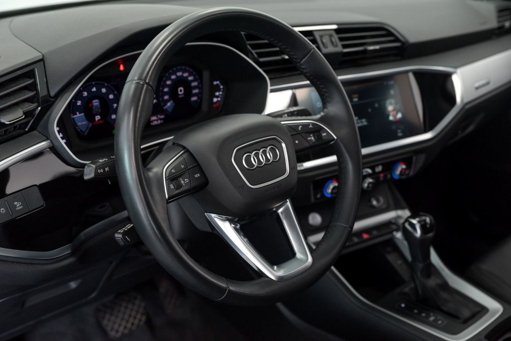 2020 Audi Q3 Komfort AWD Cuir Toit pano Sièges chauffants in Sainte-Julie, Quebec - 11 - w1024h768px