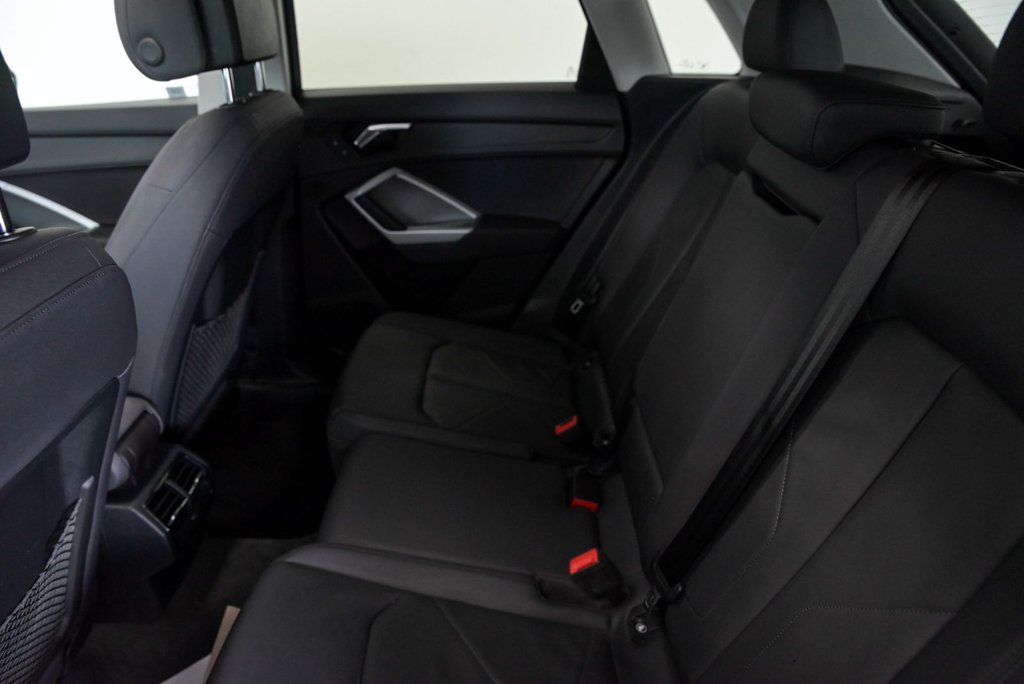 2020 Audi Q3 Komfort AWD Cuir Toit pano Sièges chauffants in Sainte-Julie, Quebec - 22 - w1024h768px