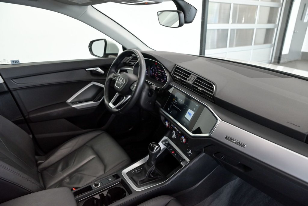 2020 Audi Q3 Komfort AWD Cuir Toit pano Sièges chauffants in Sainte-Julie, Quebec - 24 - w1024h768px