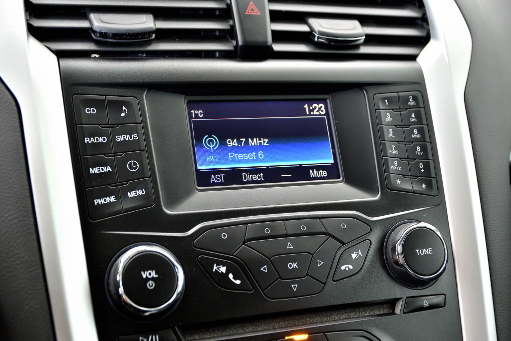 2014  Fusion SE AWD Sièges chauffants Bluetooth in Sainte-Julie, Quebec - 18 - w1024h768px
