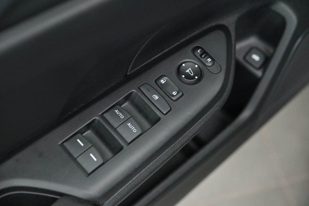2019 Honda Civic Sedan LX Sièges chauffants Bluetooth Mags in Sainte-Julie, Quebec - 7 - w1024h768px