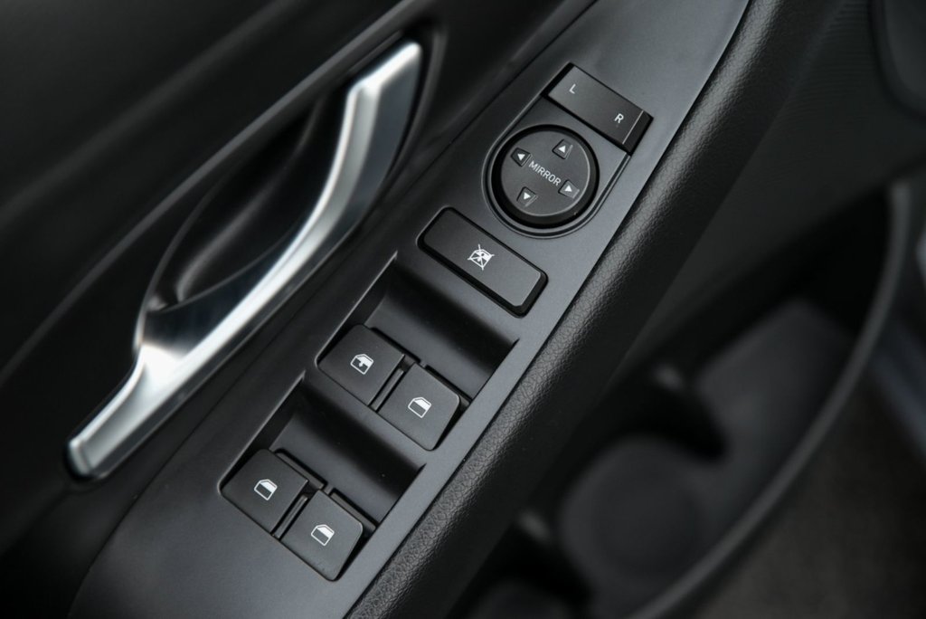 Hyundai Elantra GT GL, Volant chauffant Sièges chauffants 2018 à Sainte-Julie, Québec - 8 - w1024h768px