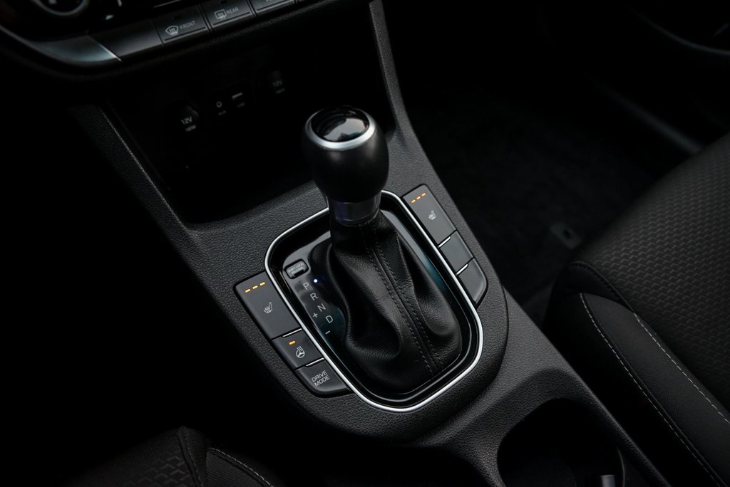 Hyundai Elantra GT GL, Volant chauffant Sièges chauffants 2018 à Sainte-Julie, Québec - 19 - w1024h768px