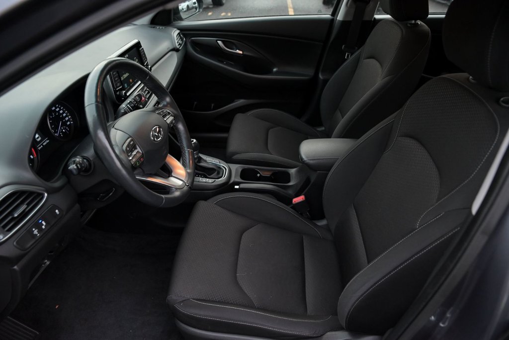 Hyundai Elantra GT GL, Volant chauffant Sièges chauffants 2018 à Sainte-Julie, Québec - 9 - w1024h768px