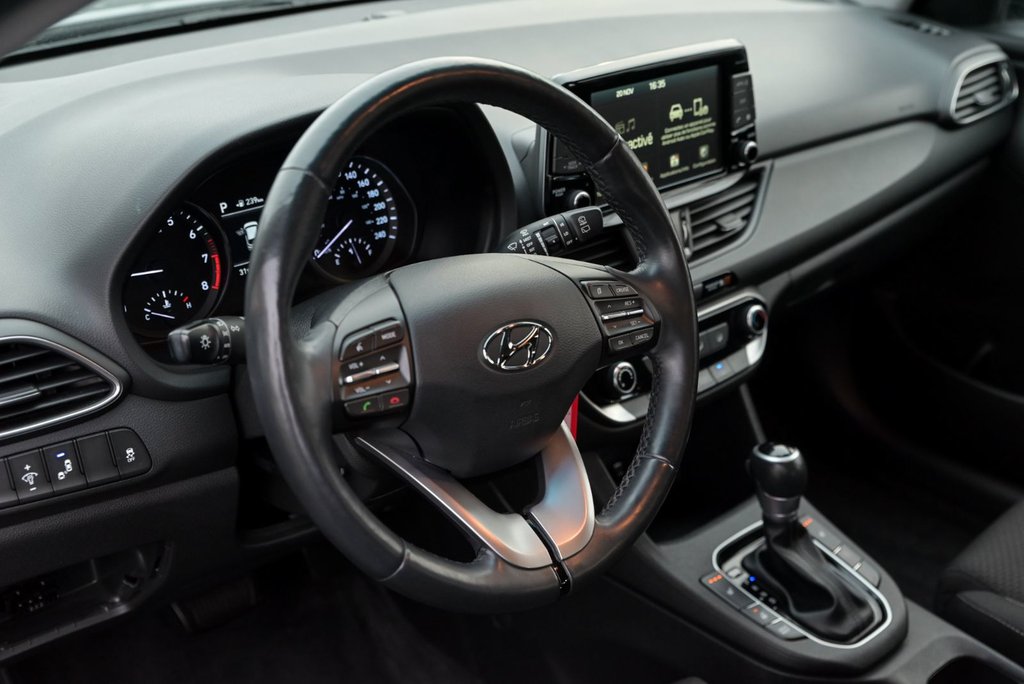 Hyundai Elantra GT GL, Volant chauffant Sièges chauffants 2018 à Sainte-Julie, Québec - 10 - w1024h768px