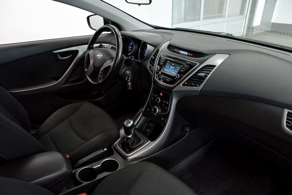 Hyundai Elantra GLS Manuelle Toit ouvrant Bluetooth 2015 à Sainte-Julie, Québec - 22 - w1024h768px