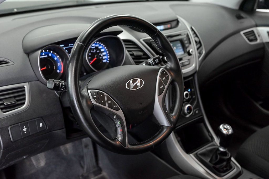 Hyundai Elantra GLS Manuelle Toit ouvrant Bluetooth 2015 à Sainte-Julie, Québec - 9 - w1024h768px