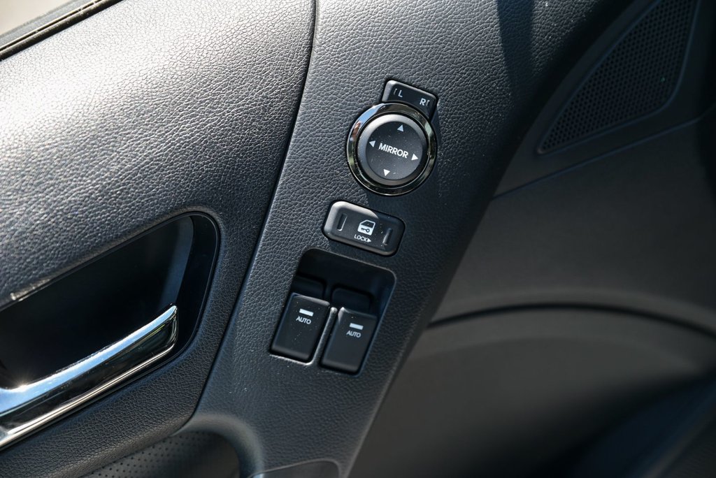 2011 Hyundai Genesis Coupe Premium in Sainte-Julie, Quebec - 9 - w1024h768px