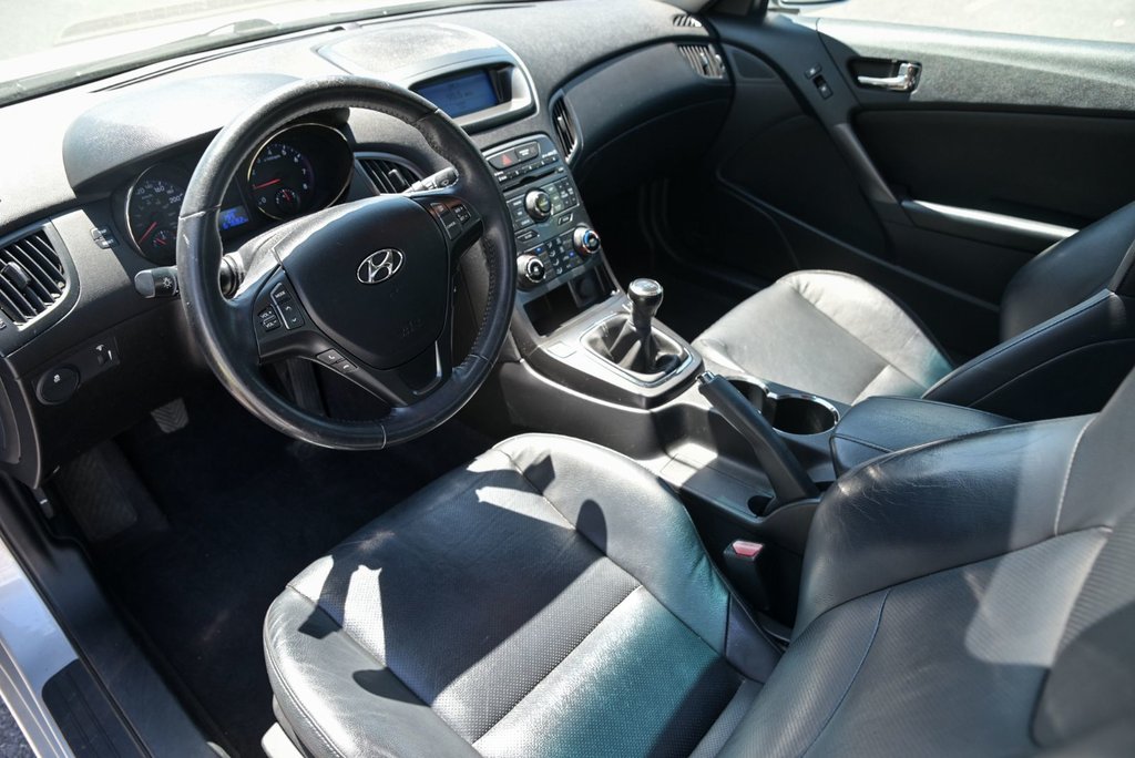 2011 Hyundai Genesis Coupe Premium in Sainte-Julie, Quebec - 12 - w1024h768px