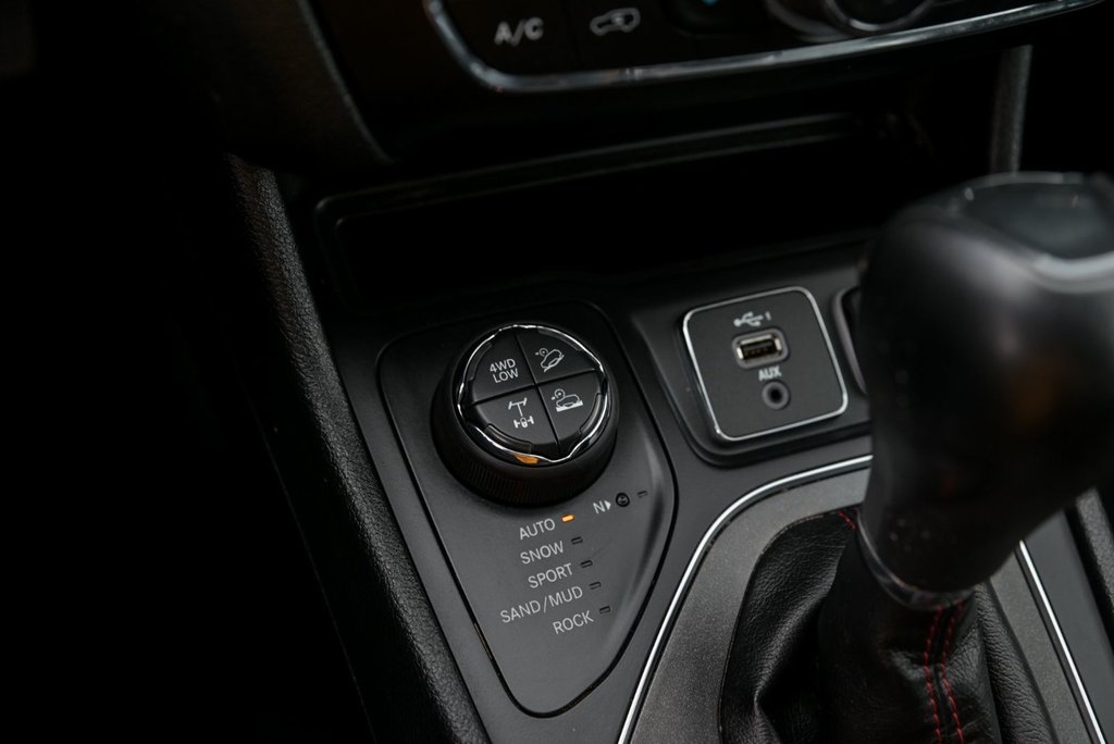 2019 Jeep Cherokee Trailhawk, Bancs chauffants et en cuir in Sainte-Julie, Quebec - 23 - w1024h768px