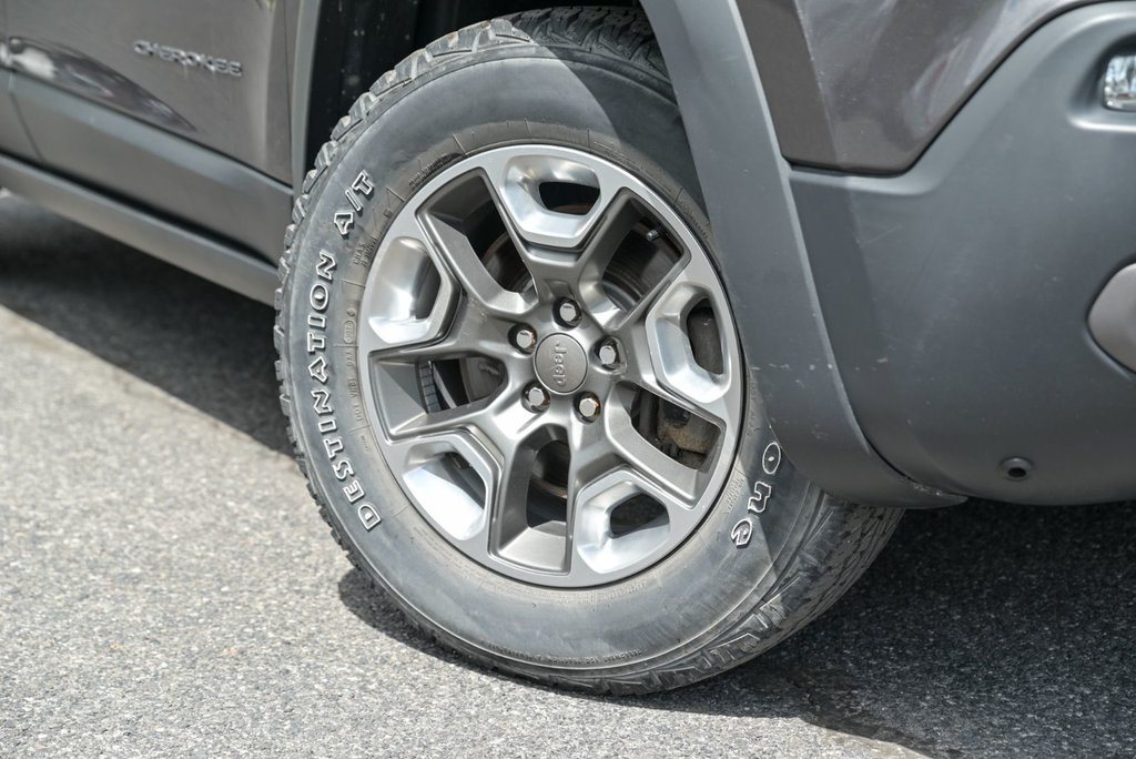 2019 Jeep Cherokee Trailhawk, Bancs chauffants et en cuir in Sainte-Julie, Quebec - 3 - w1024h768px
