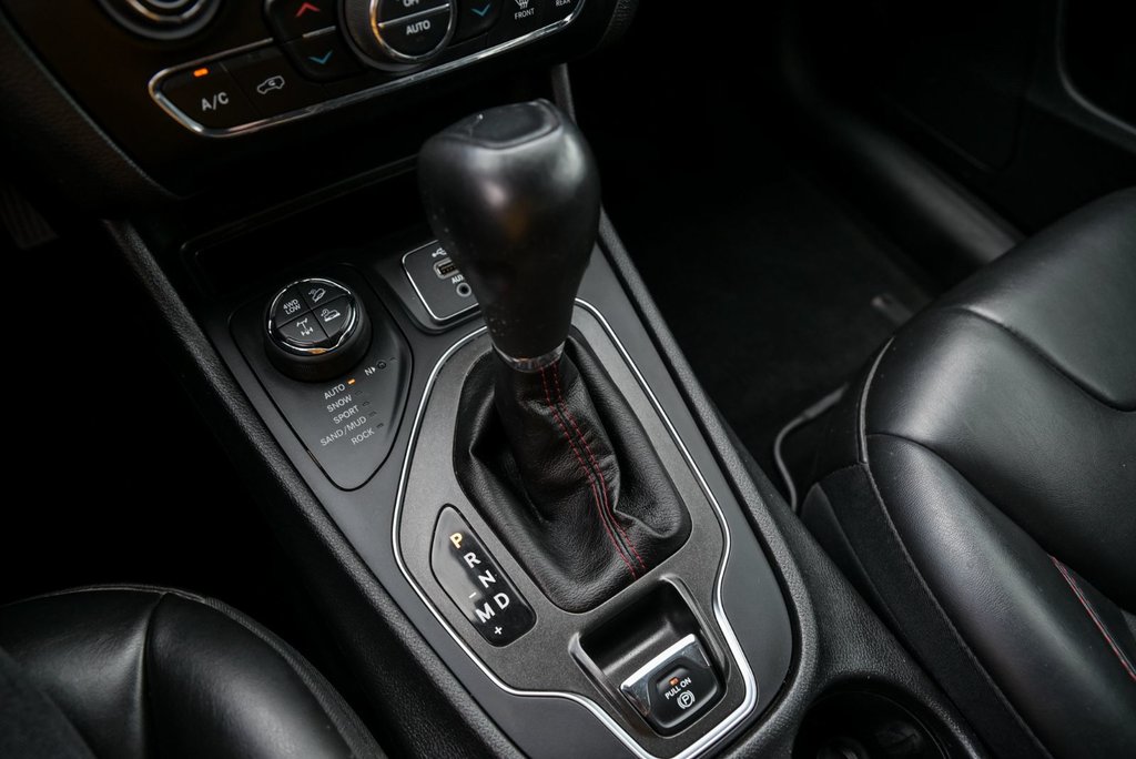 2019 Jeep Cherokee Trailhawk, Bancs chauffants et en cuir in Sainte-Julie, Quebec - 22 - w1024h768px