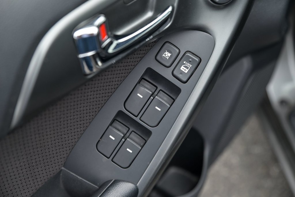 2013 Kia Forte 5-Door EX, Bancs chauffants in Sainte-Julie, Quebec - 8 - w1024h768px