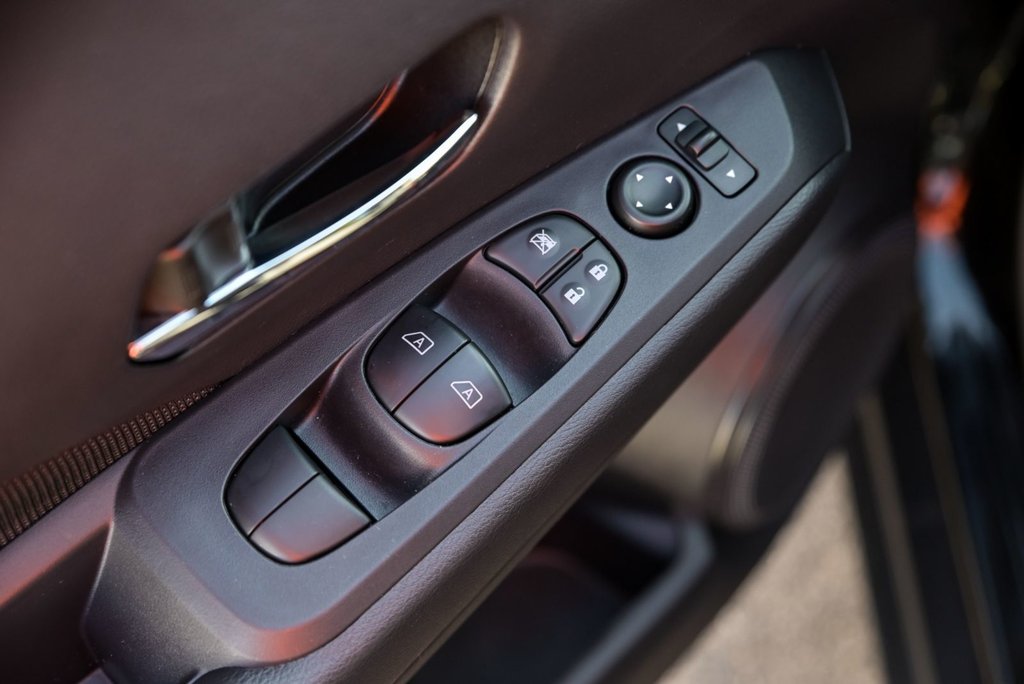 Nissan Kicks SV Carplay Volant chauffant Bluetooth 2024 à Sainte-Julie, Québec - 9 - w1024h768px