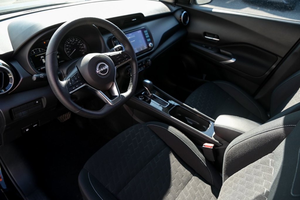 Nissan Kicks SV Carplay Volant chauffant Bluetooth 2024 à Sainte-Julie, Québec - 12 - w1024h768px