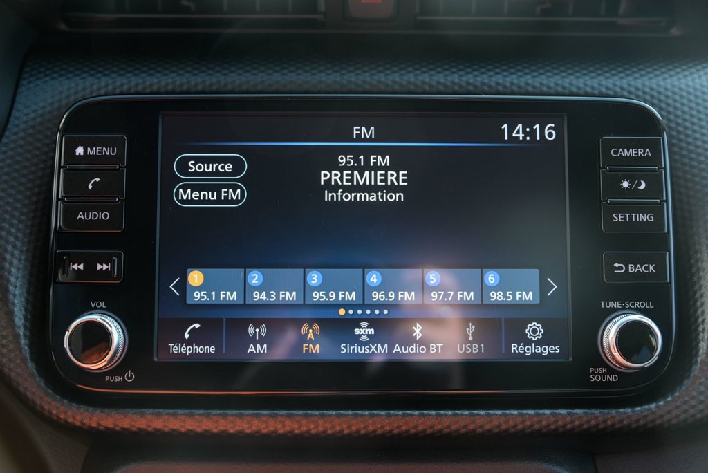 Nissan Kicks SV Carplay Volant chauffant Bluetooth 2024 à Sainte-Julie, Québec - 17 - w1024h768px