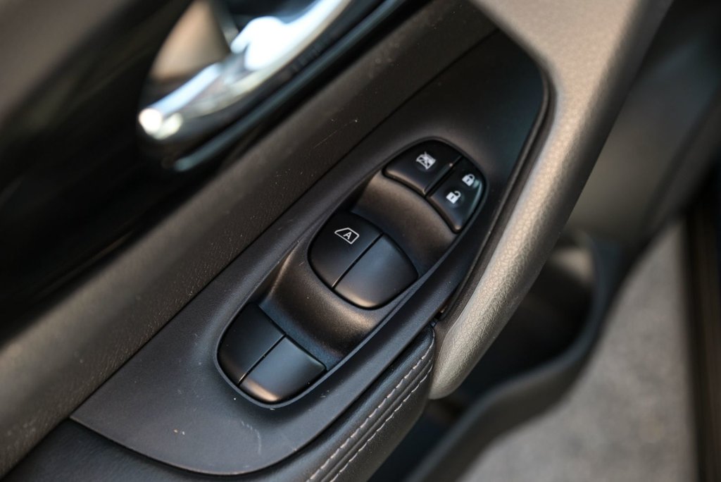 Nissan Qashqai SL AWD Cuir Navi Bose Carplay Volant chauffant 2022 à Sainte-Julie, Québec - 9 - w1024h768px