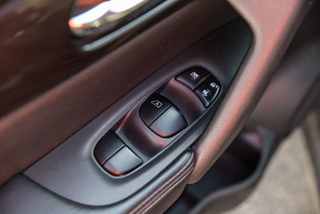 2017 Nissan Rogue S AWD, Siéges Chaffants, Mode Sport in Sainte-Julie, Quebec - 6 - w1024h768px