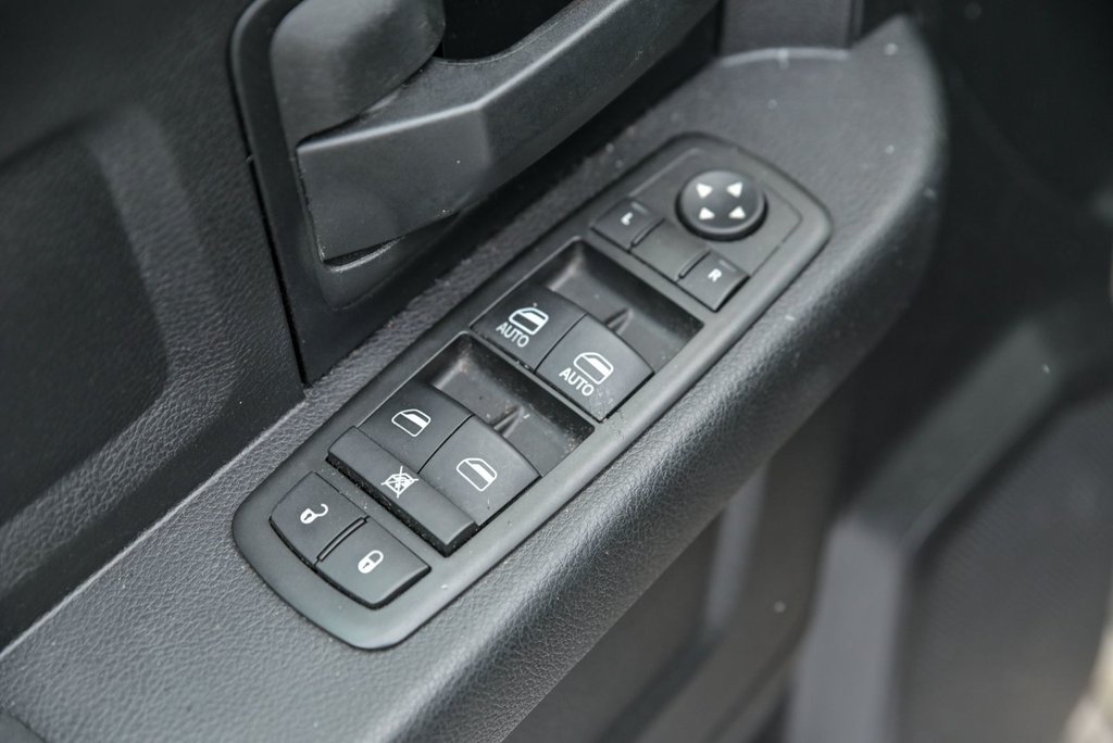 2015 Ram 1500 ST in Sainte-Julie, Quebec - 9 - w1024h768px