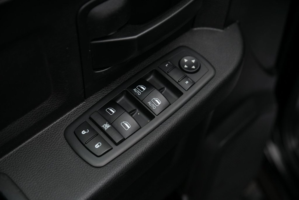 2017 Ram 1500 Express 4X4 5.7L Hitch 2 pouces in Sainte-Julie, Quebec - 9 - w1024h768px