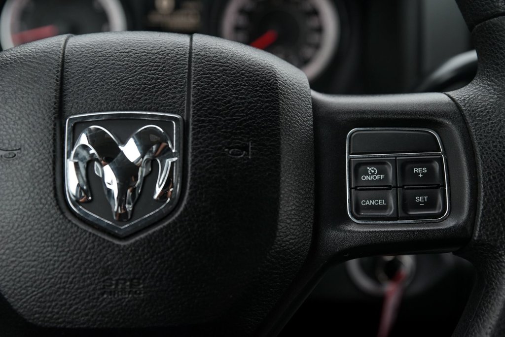 2017 Ram 1500 Express 4X4 5.7L Hitch 2 pouces in Sainte-Julie, Quebec - 15 - w1024h768px