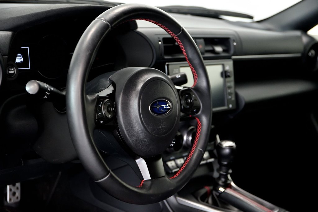 Subaru BRZ Sport-tech Manuelle Carplay Ultra Suede Mags 2023 à Sainte-Julie, Québec - 11 - w1024h768px