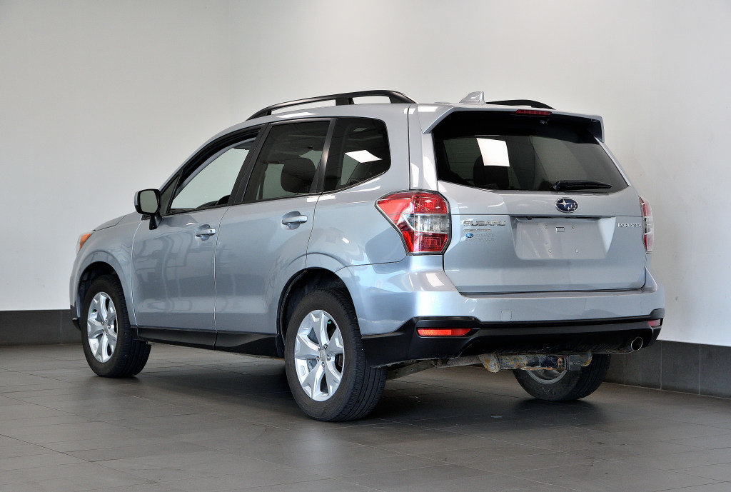 2016  Forester Tourisme 2.5L Sièges chauffants Toit pano in Sainte-Julie, Quebec - 4 - w1024h768px