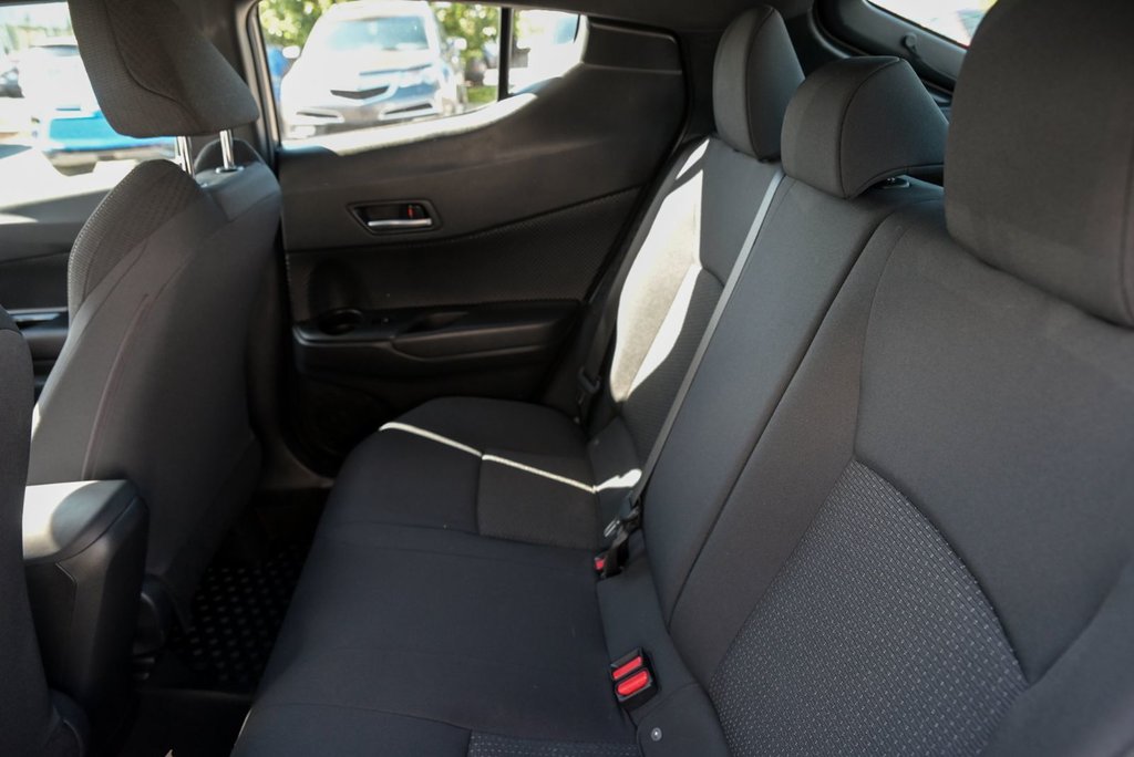 Toyota C-HR XLE Sièges chauffants Bluetooth Caméra de recul 2019 à Sainte-Julie, Québec - 22 - w1024h768px