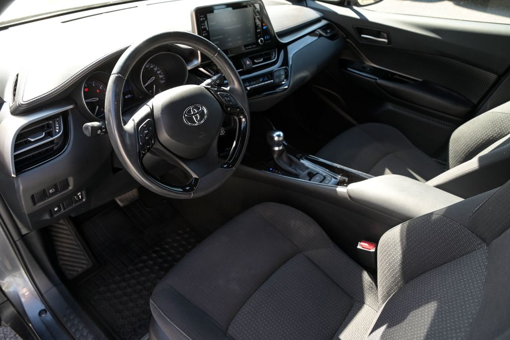 Toyota C-HR XLE Sièges chauffants Bluetooth Caméra de recul 2019 à Sainte-Julie, Québec - 12 - w1024h768px